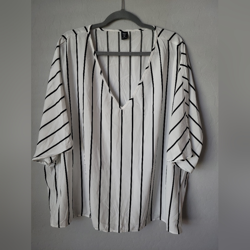 Shein Curve Black and White Bat Wing Sleeve ❤️ 5 for $25 ❤️